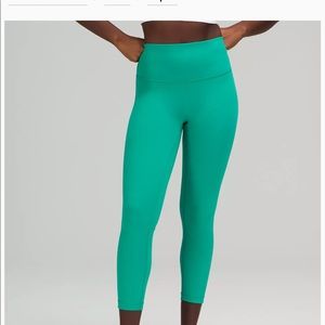 NWOT Lululemon Wunder Train Leggings